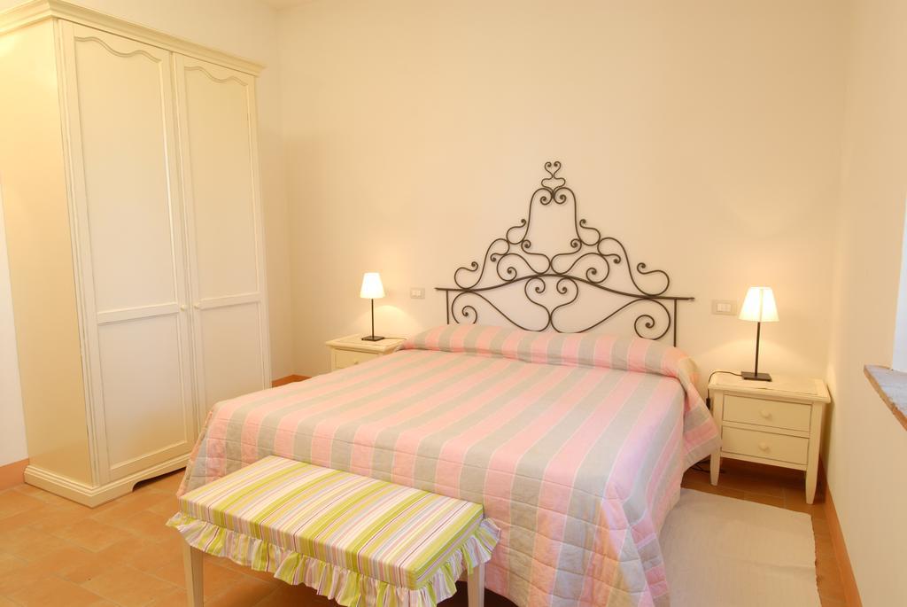 Agriturismo Tenuta Conti Faina フラッタ・トディーナ 部屋 写真