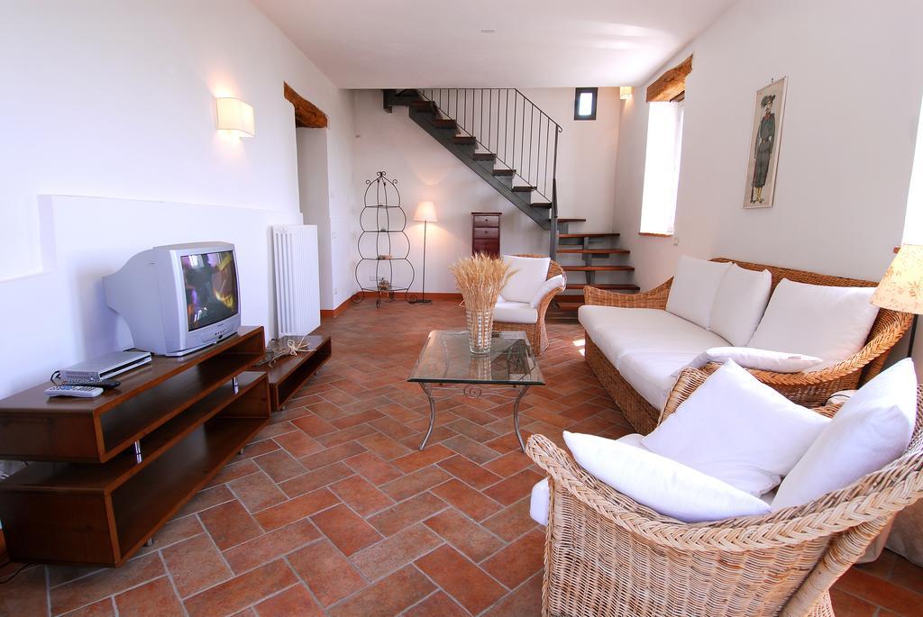 Agriturismo Tenuta Conti Faina フラッタ・トディーナ 部屋 写真