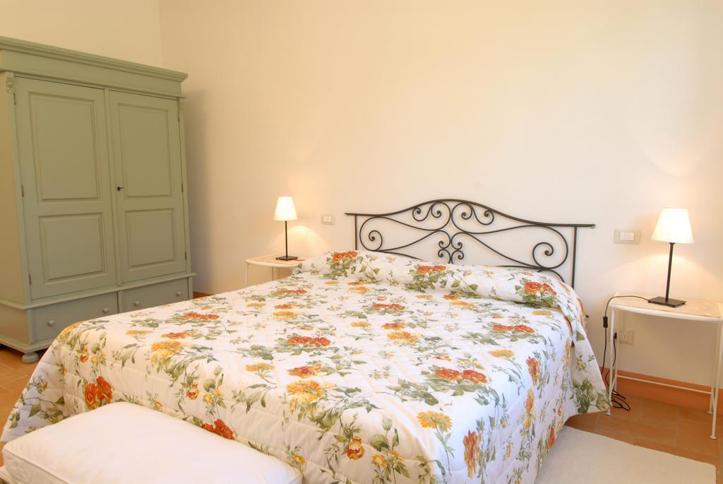 Agriturismo Tenuta Conti Faina フラッタ・トディーナ 部屋 写真